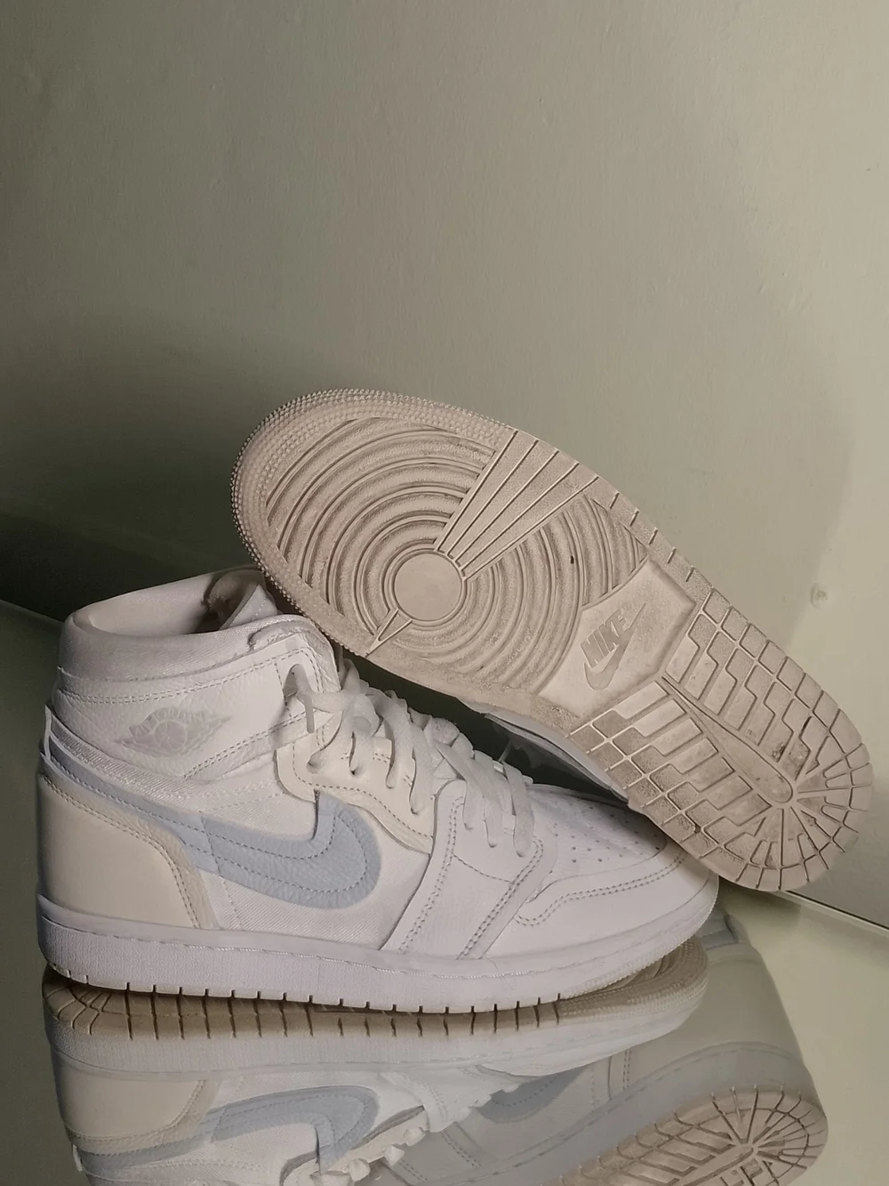 Nike Air Jordans 1 Coconut Milk. Mid-Top Sneakers in White and Light Gray